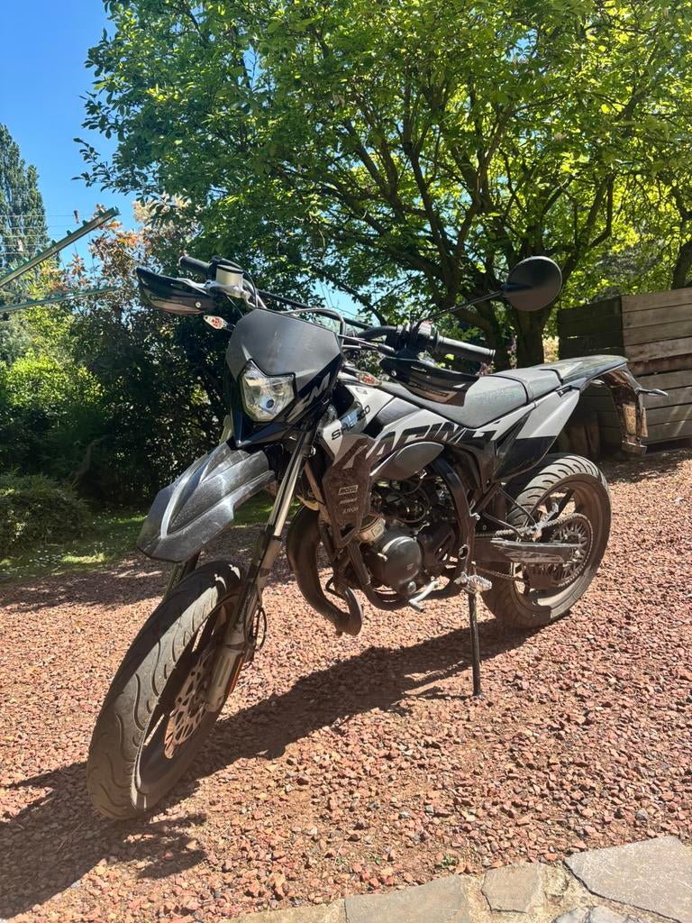 Moto 50cc sherco sm-rs black moon 2025, Fietsen en Brommers, Overige Fietsen en Brommers, Zo goed als nieuw, Ophalen