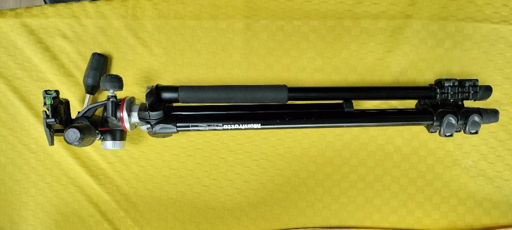Manfrotto tripod en videokop, TV, Hi-fi & Vidéo, Photo | Trépieds & Rotules, 175 cm ou plus, Comme neuf, Enlèvement, Trépied