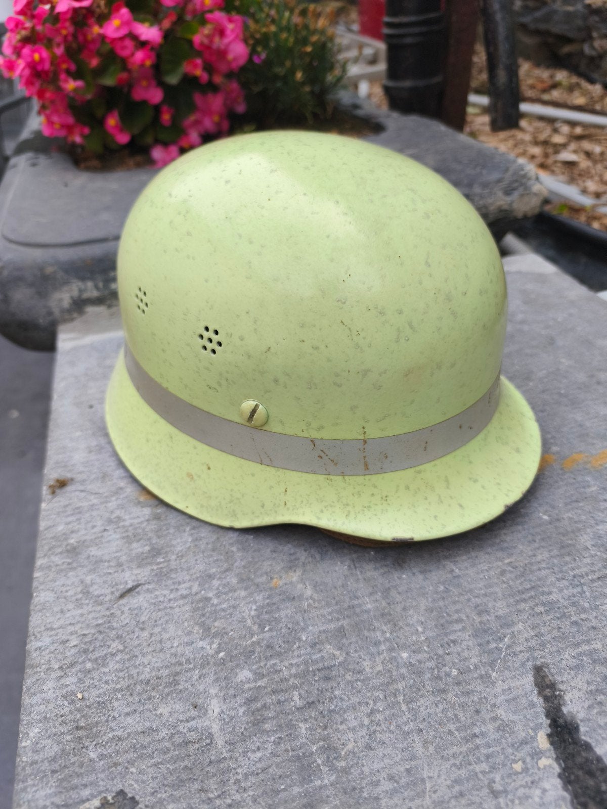 casque allemand pompier, Enlèvement
