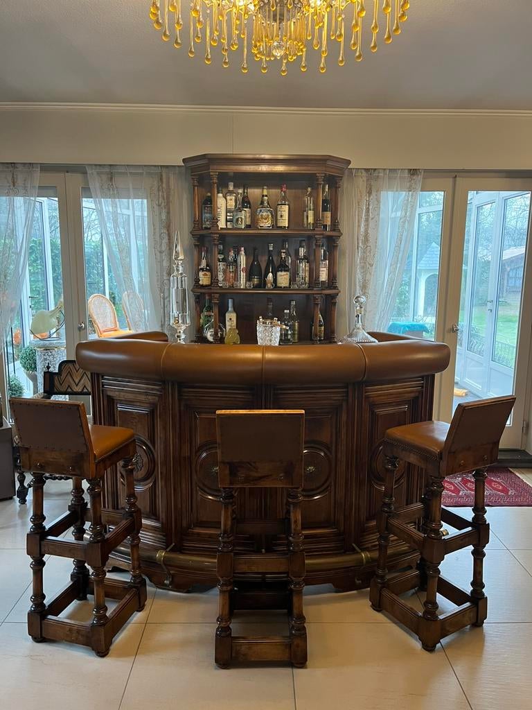 Vintage houten barmeubel +  drankkast + 3 barstoelen, Ophalen