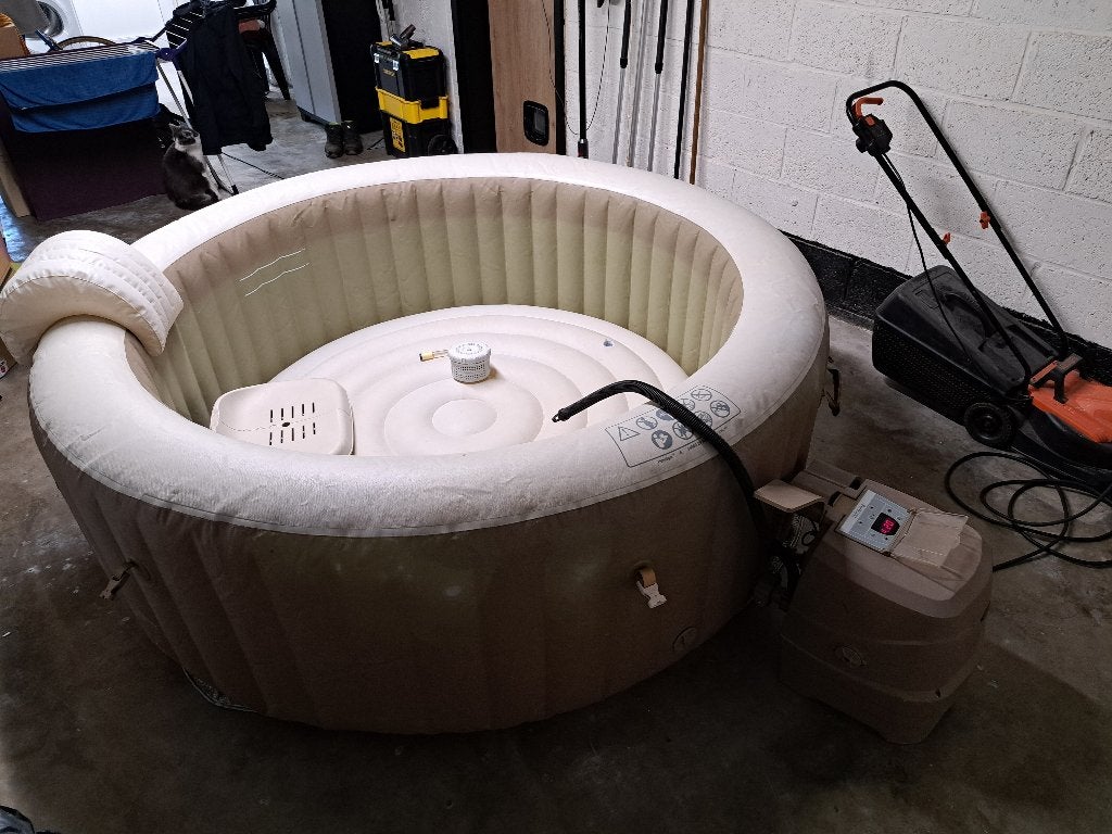 Jacuzzi Intex 6 personnes, Tuin en Terras, Bubbelbaden en Hottubs, Ophalen, Gebruikt, Afdekzeil, Opblaasbaar