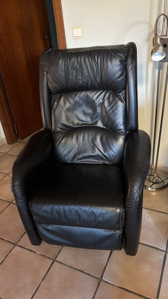 Elektrische lederen relaxzetel zwart - met afstandsbediening, Huis en Inrichting, Ophalen, Gebruikt, 75 tot 100 cm, Moderne elektrische fauteuil