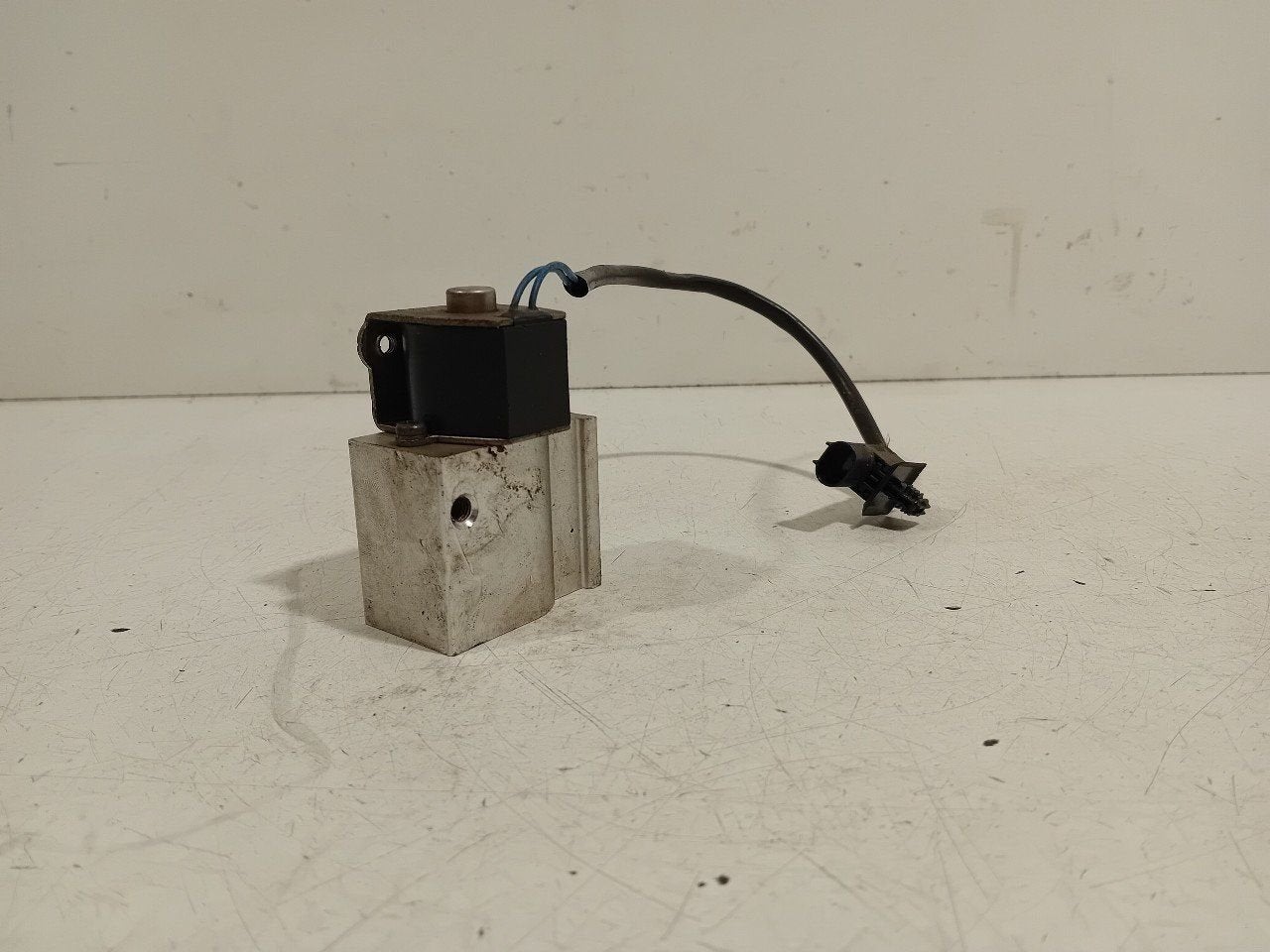 Sensor diversen BMW i3, Onderdelen@venauto.nl, Van der Ven Autorecycling B.V., Ettenseweg 76, 4706 PB Roosendaal, The Netherlands