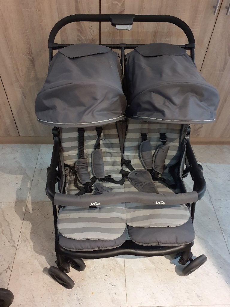dubbel kinderwagen joie, Kinderen en Baby's, Buggy's, Ophalen, Gebruikt, Overige merken, Regenhoes
