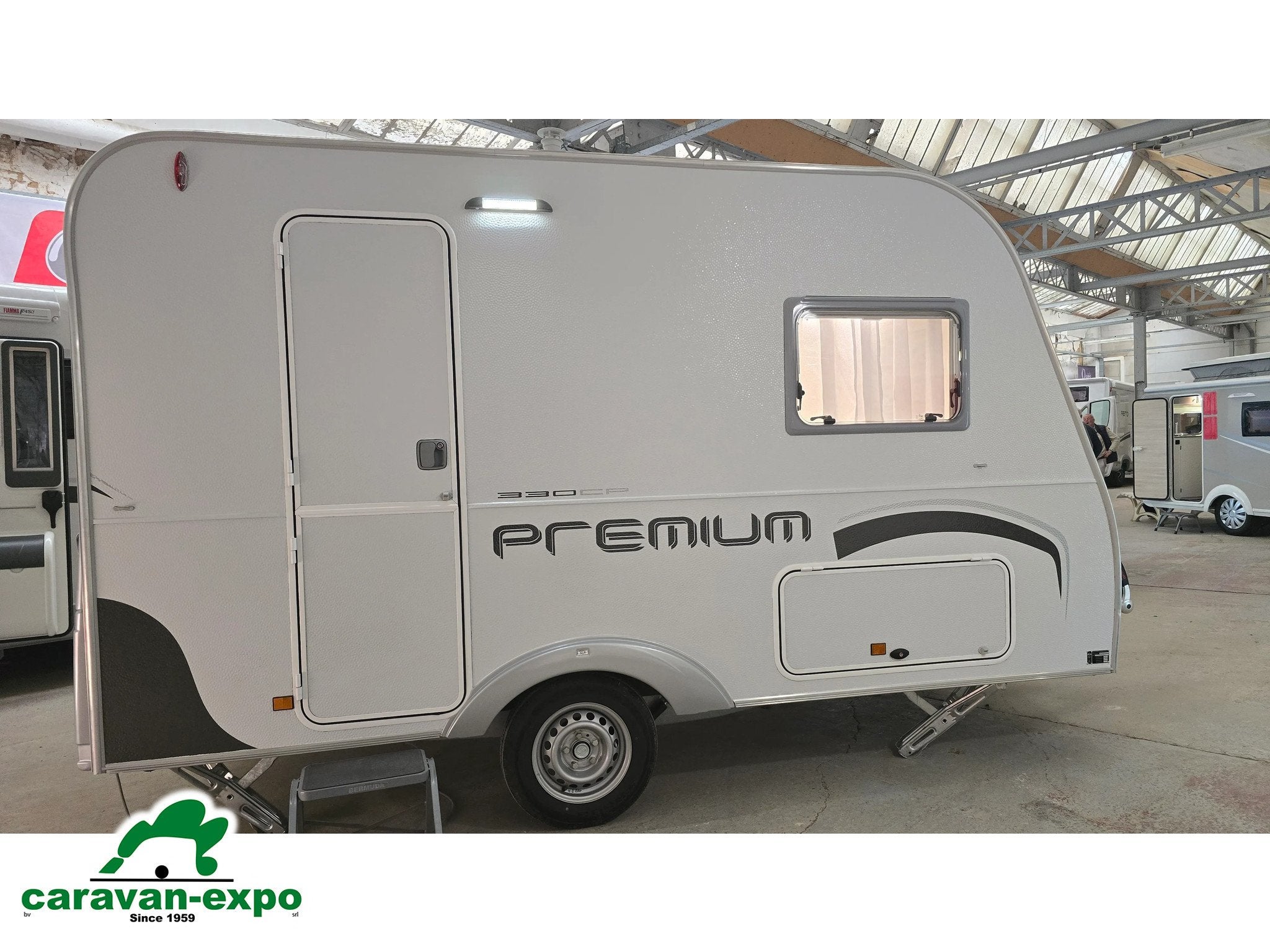 ACROSS PREMIUM 330 CP LW, Entreprise, Jusqu'à 4 m, 500 - 750 kg, Jusqu'à 4