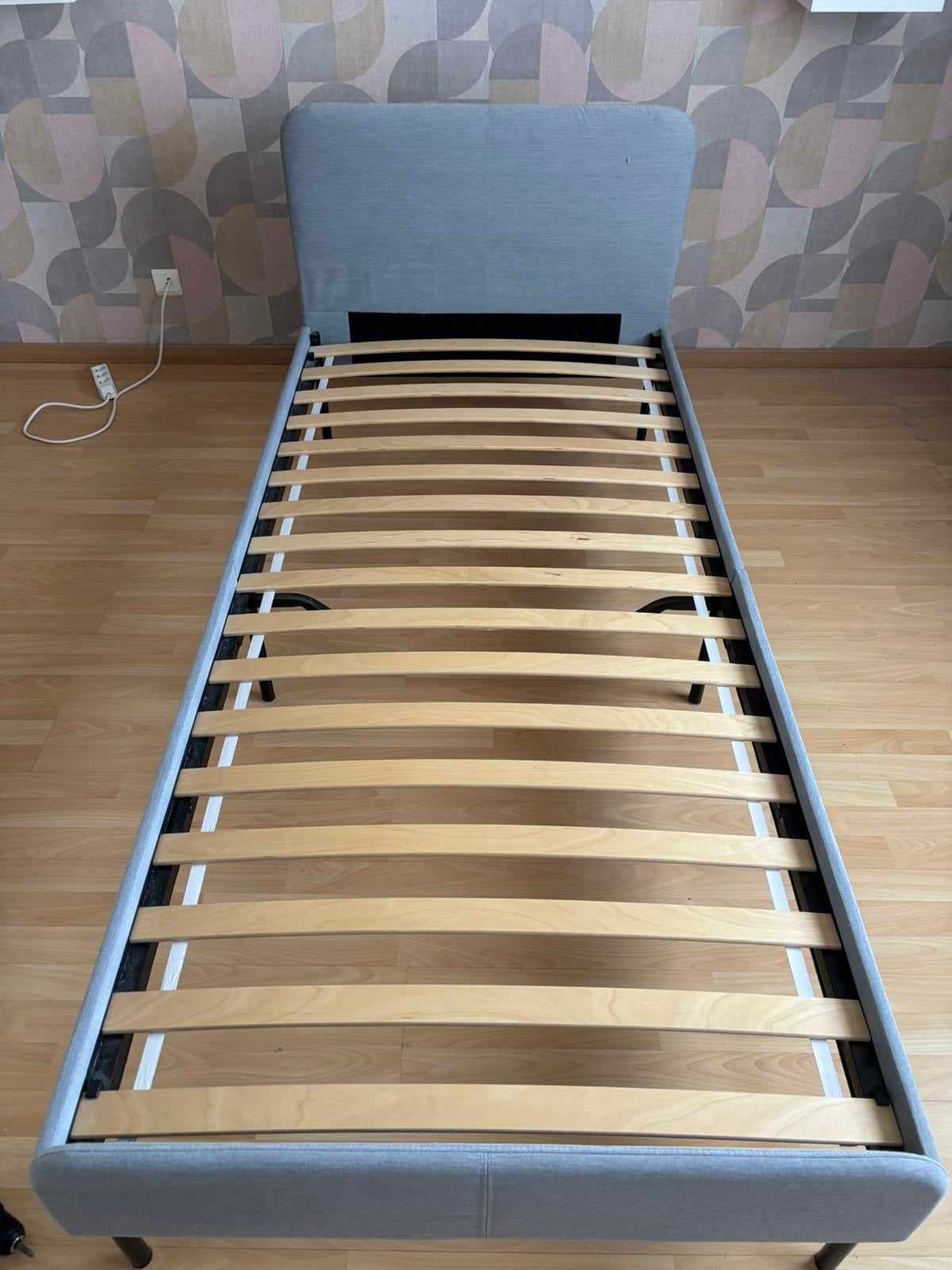 Ikea 1 persoonsbed, Huis en Inrichting, Ophalen, Zo goed als nieuw