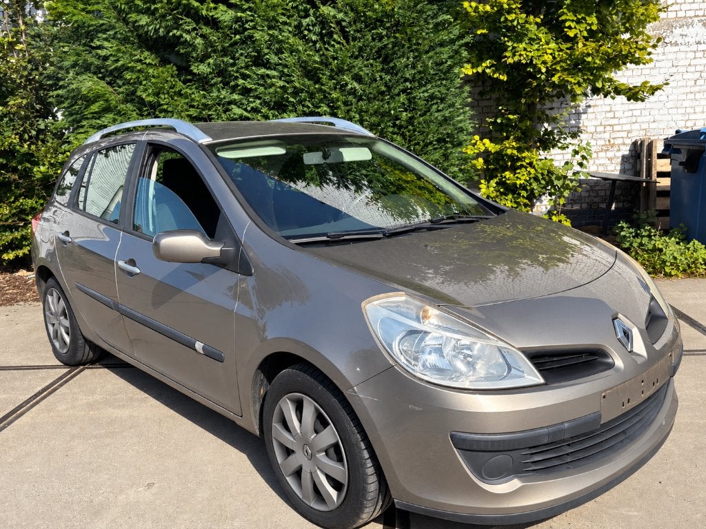 Renault Clio Break avec attelage/  clima/tout à fait parfait, Autos, Entreprise, Isofix, Boîte manuelle, Entretenue par le concessionnaire