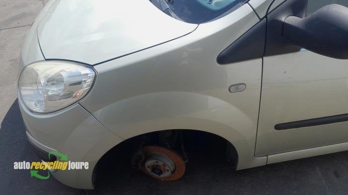 Scherm links-voor van een Renault Twingo (MV190), Gebruikt, -, Renault, -