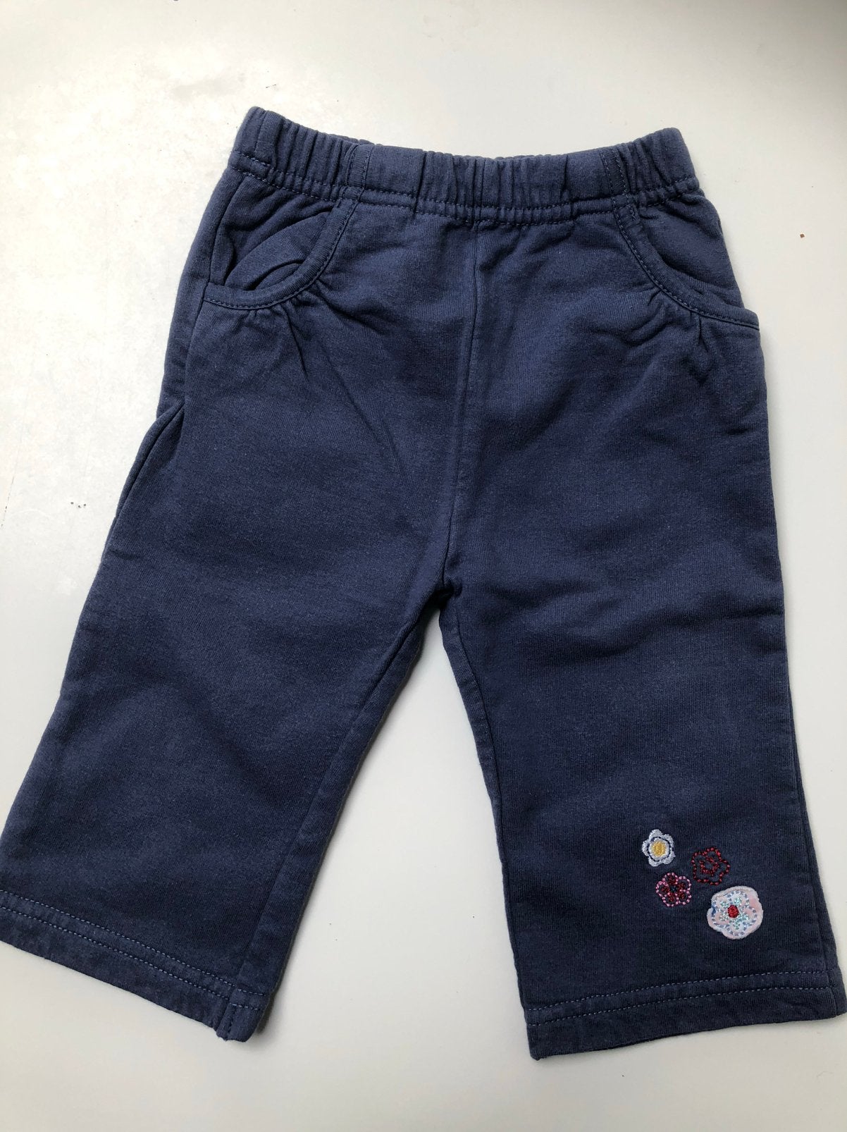 Mooi donkerblauw broekje op elastiek, Enfants & Bébés, Vêtements de bébé | Taille 68, Enlèvement ou Envoi, Utilisé, Fille, Pantalon