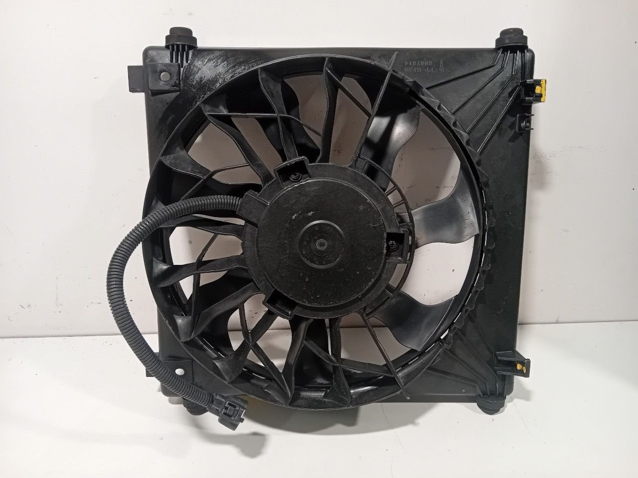 Koelventilator Tesla Model S, Onderdelen@venauto.nl, Van der Ven Autorecycling B.V., Gebruikt, Ettenseweg 76, 4706 PB Roosendaal, The Netherlands