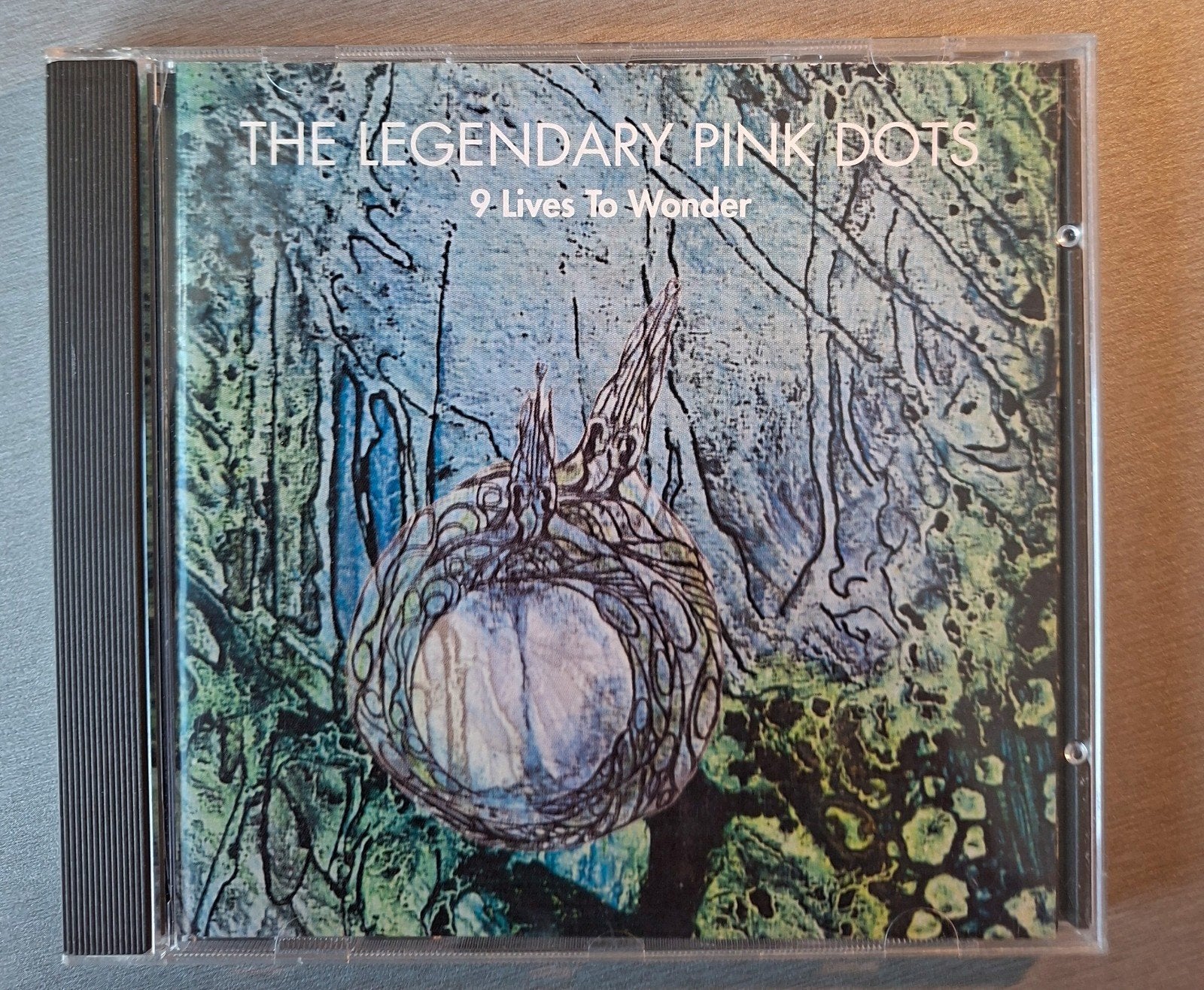 Cd. The Legendary Pink Dots. 9 lives to wonder., Ophalen of Verzenden