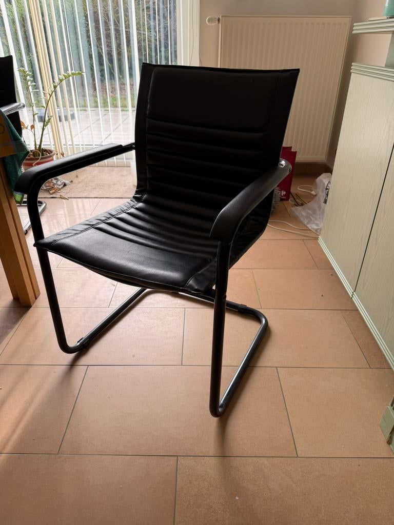 Chaises 4, Enlèvement, Utilisé