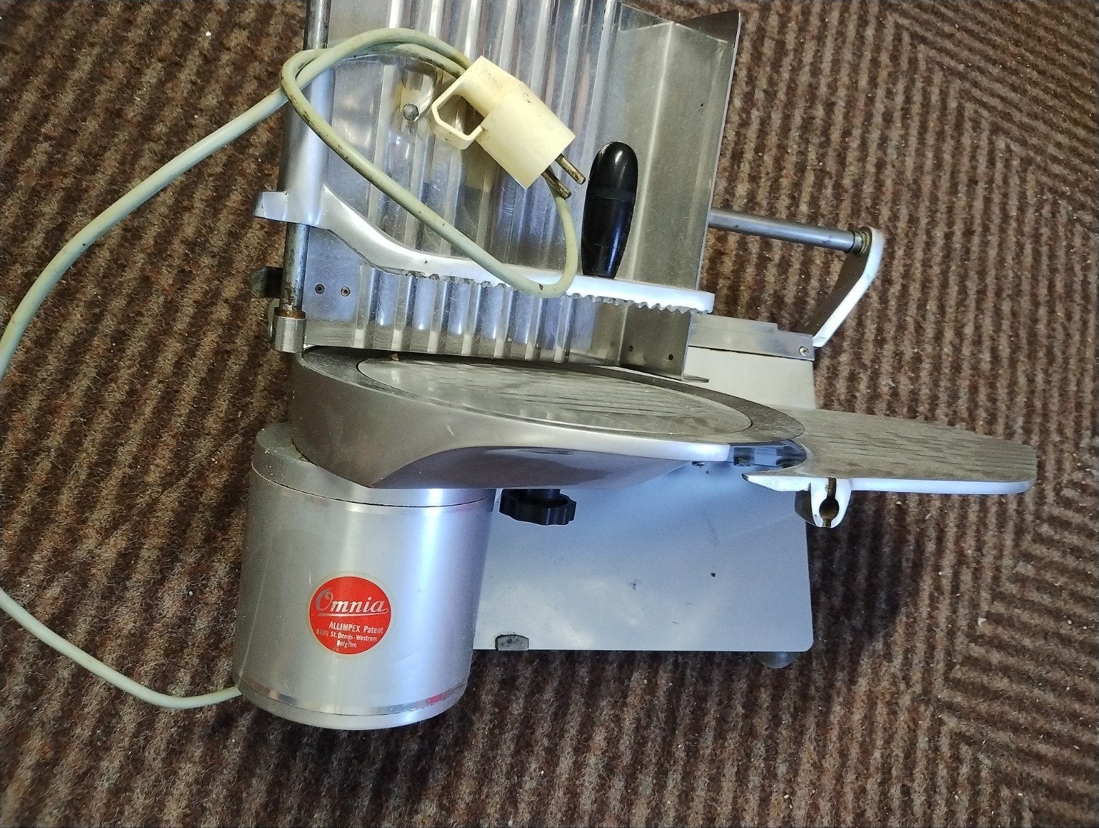 Retro vlees snijmachine, Enlèvement