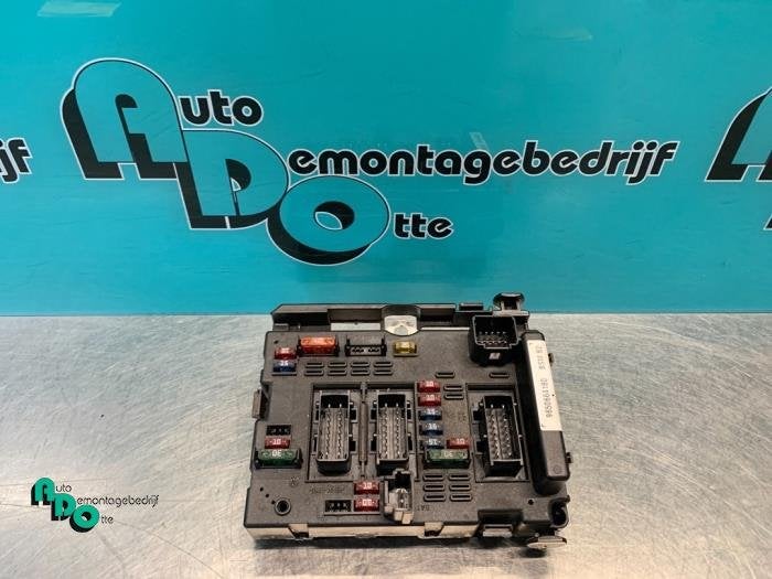 Boîte à fusibles d'un Peugeot 206 (206 98-), -, 3 mois de garantie, Utilisé, -