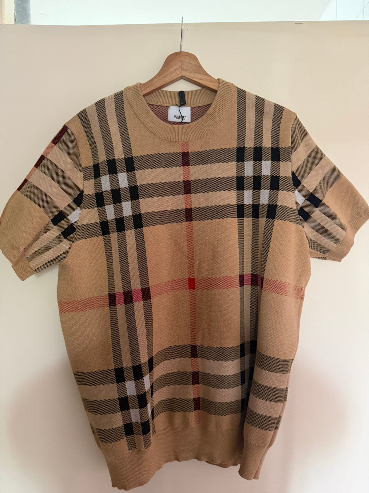 Burberry T-shirt met het iconische ruitpatroon., Ophalen of Verzenden, Nieuw, Maat 56/58 (XL)