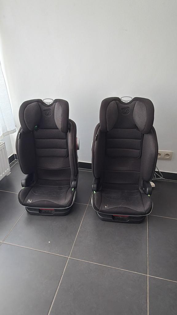 2 Autostoelen Titaniumbaby STINGRAY ISOFIX, Autogordel of Isofix, Zo goed als nieuw, 9 t/m 36 kg, Slaapstand