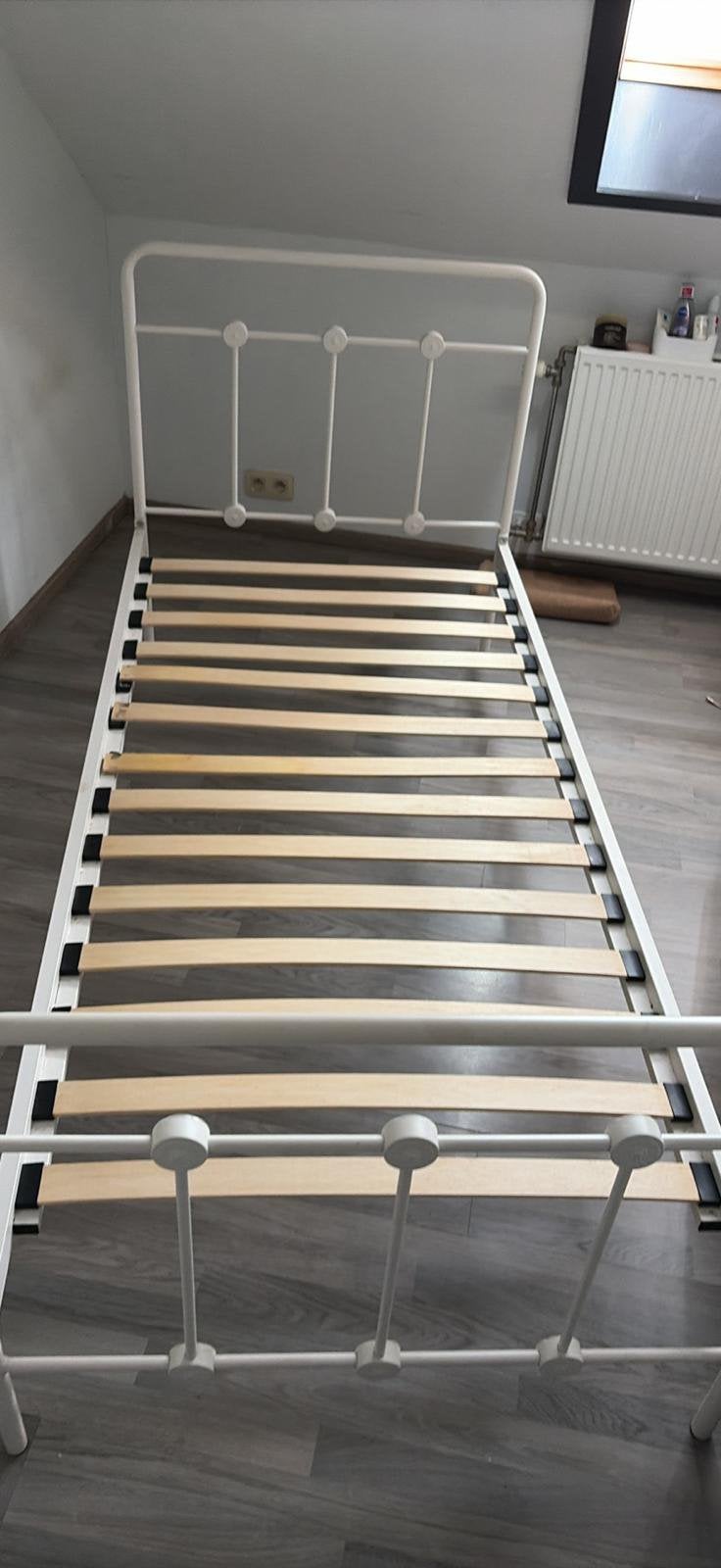 3 x dezelfde bedden, Ophalen, Zo goed als nieuw