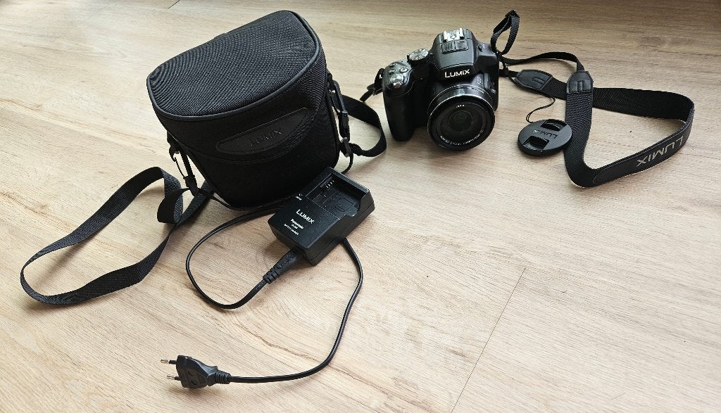 Fotocamera Panasonic Lumix DMC-FZ200, Panasonic, Comme neuf, Enlèvement, Batterie