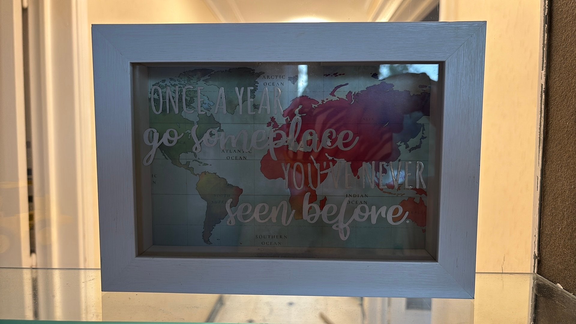 Wooden money box with frame, Ophalen, Zo goed als nieuw