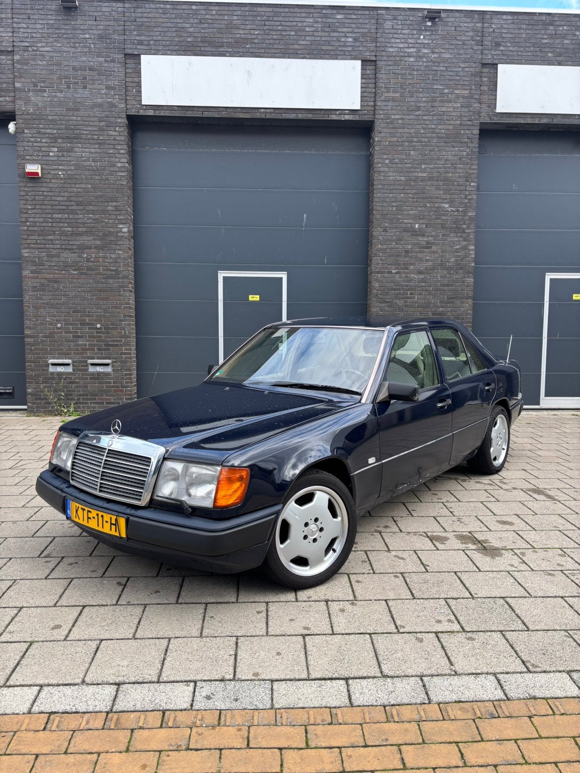 Mercedes Benz Classe E 300E W124 Clima, Autos, Achat, Entretenue par le concessionnaire, 5 portes, 6 cylindres