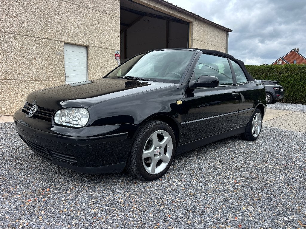 Mooie VW Golf cabrio 1.6i AUTOMAAT blanco gekeurd!!, Auto's, 4 zetels, Stof, Zwart, 4 cilinders