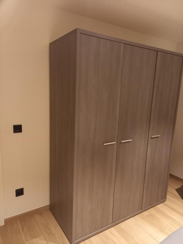 Grote kleerkast met legplanken en hangbar LUCA, Ophalen, 150 tot 200 cm, 200 cm of meer