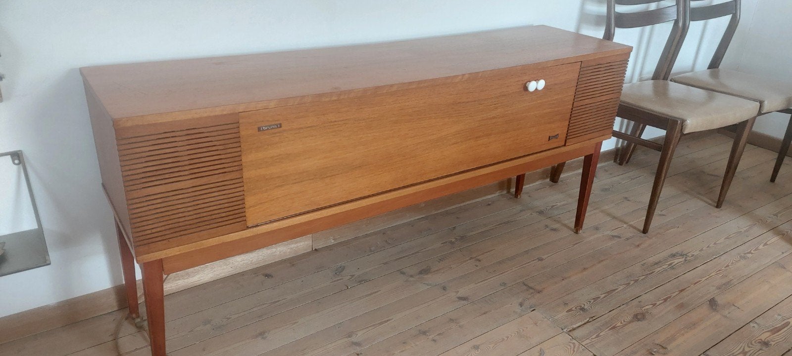 Vintage radiokast, Ophalen