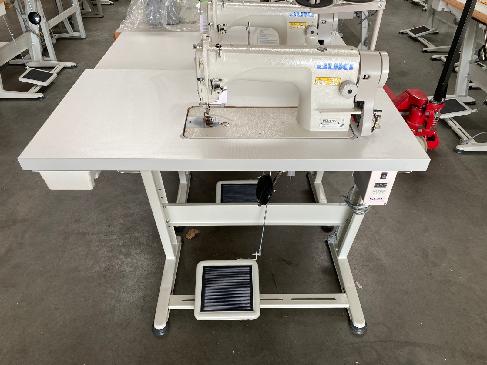 Industriele naaimachine juki ddl8700 nieuw stille motor, Hobby & Loisirs créatifs, Machines à coudre & Accessoires, Neuf, Machine à coudre
