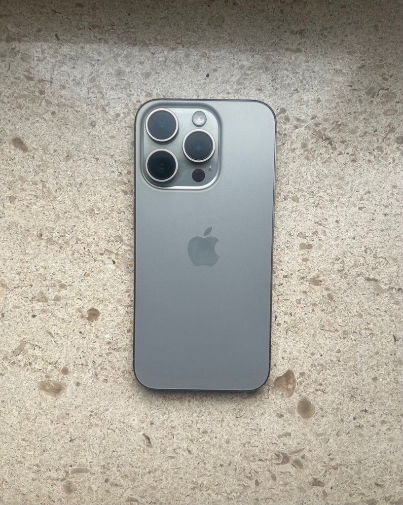 iPhone 15 Pro 128GB leesbeschrijving, Télécoms, Téléphonie mobile | Apple iPhone, 128 GB, IPhone 15, Gris, Enlèvement