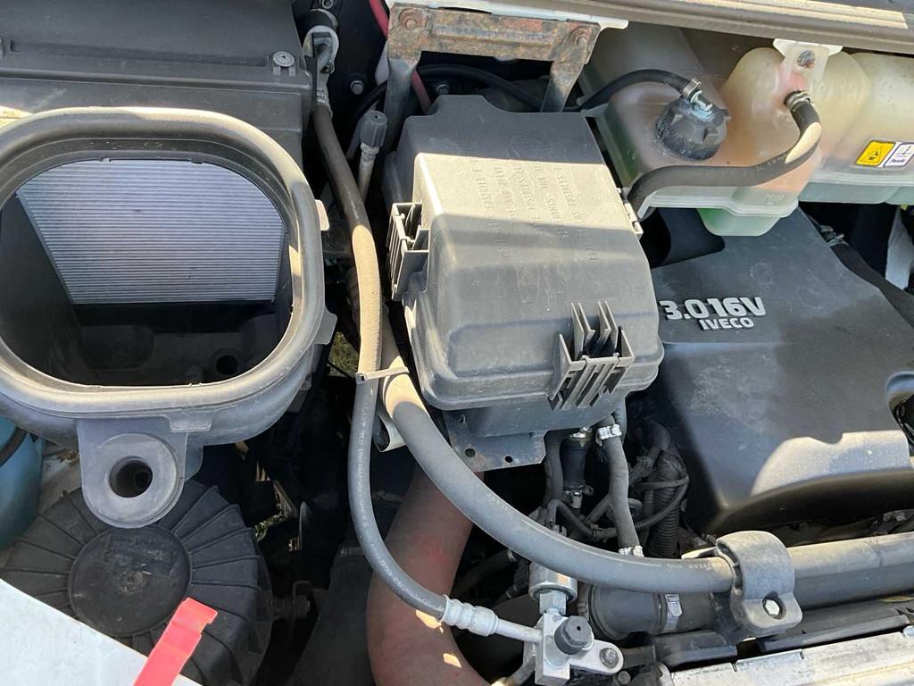 2009 Iveco Daily Vrachtwagen hydraulische laadklep - tachogr, Auto's, Euro 5, Iveco, Overige brandstoffen, Bedrijf