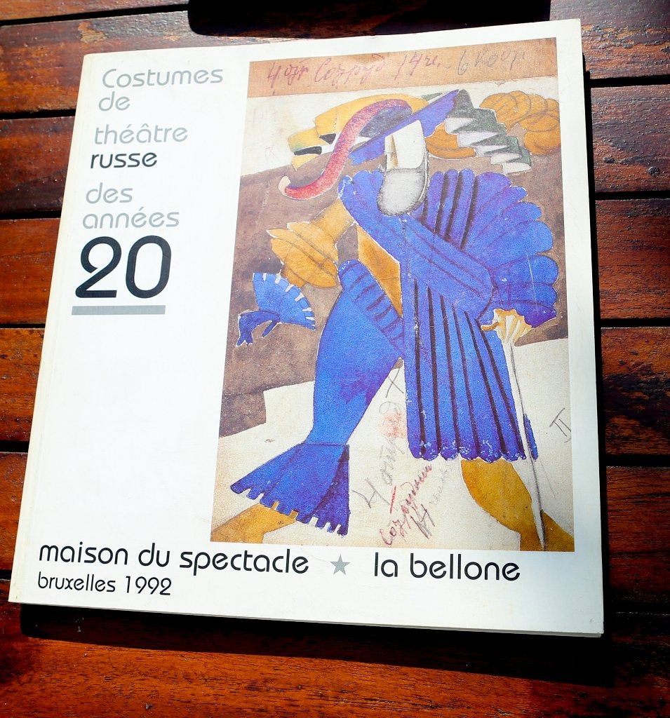 Livre rare : COSTUMES DE THÉÂTRE RUSSE DES ANNÉES 20, Boeken, Kunst en Cultuur | Dans en Theater, Ophalen of Verzenden, Nieuw