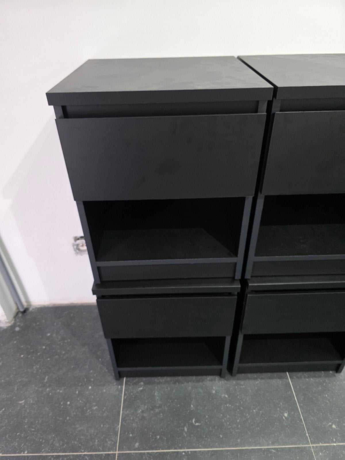 à vendre table de nuit noire 4, Enlèvement