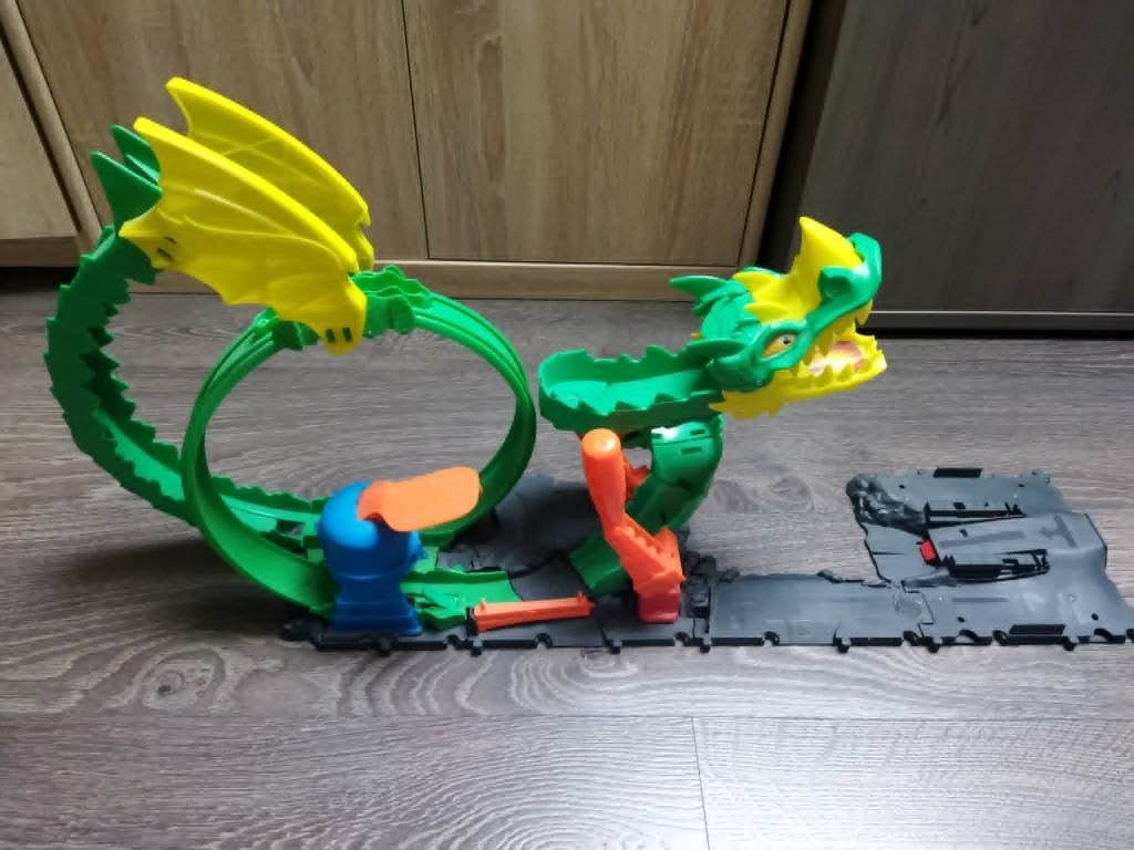 Circuits voitures Hot Wheels (Attaque Dragon) + pistes, Enlèvement ou Envoi, Autre propulsion, Hot Wheels, Circuit