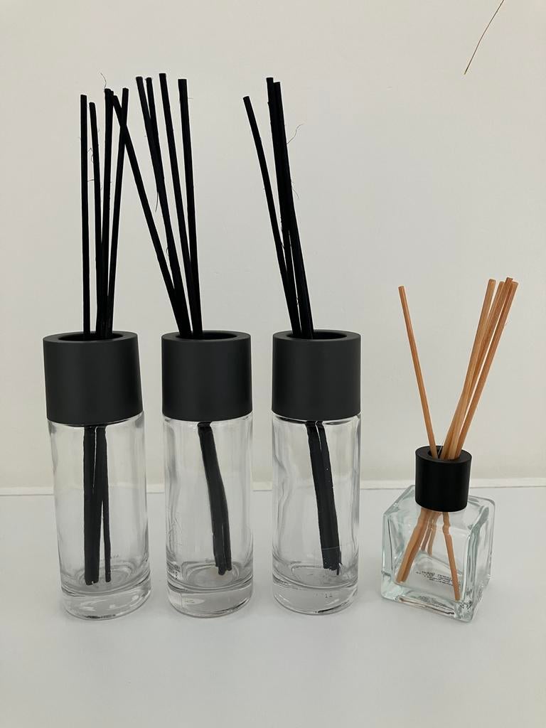 Pakket 4 lege glazen vaasjes geurstokjes / geurdispensers, Enlèvement ou Envoi, Comme neuf
