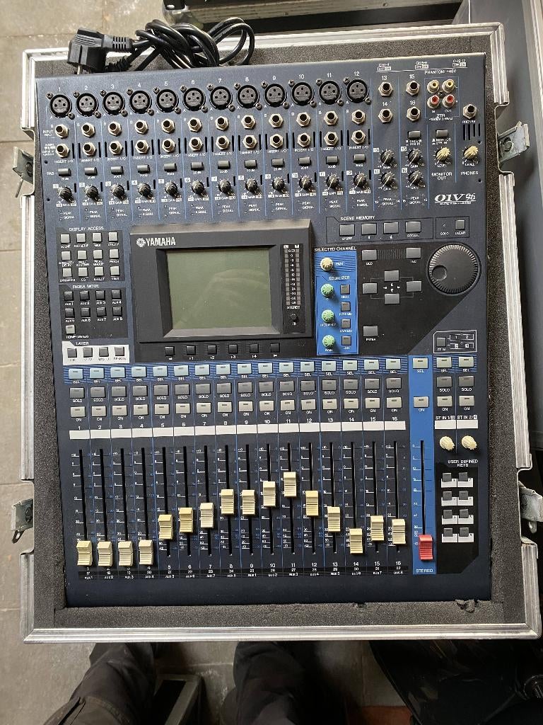 Yamaha O1V96 digitale mengtafel + flightcase, Audio, Tv en Foto, Professionele apparaten, Ophalen, Gebruikt, Audio