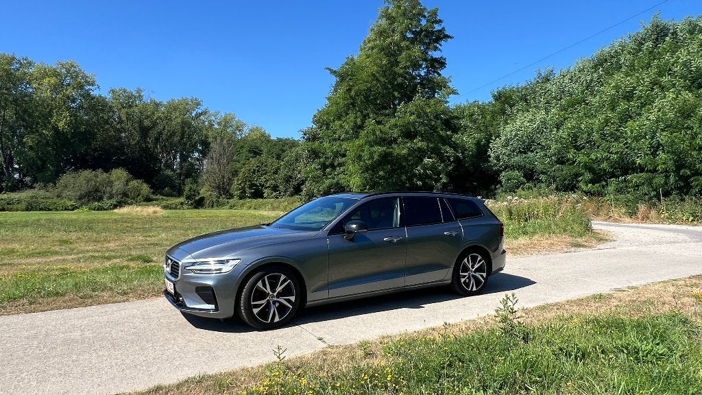 Volvo V60 (2019) Geartronic R-Design, Autos, Volvo, Cuir, Argent ou Gris, Achat, 1800 kg