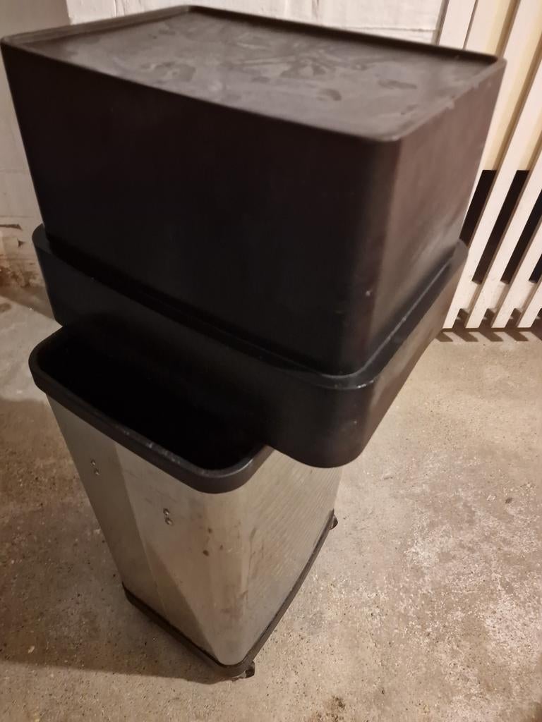 Vuilbak op wielen te koop, Ophalen