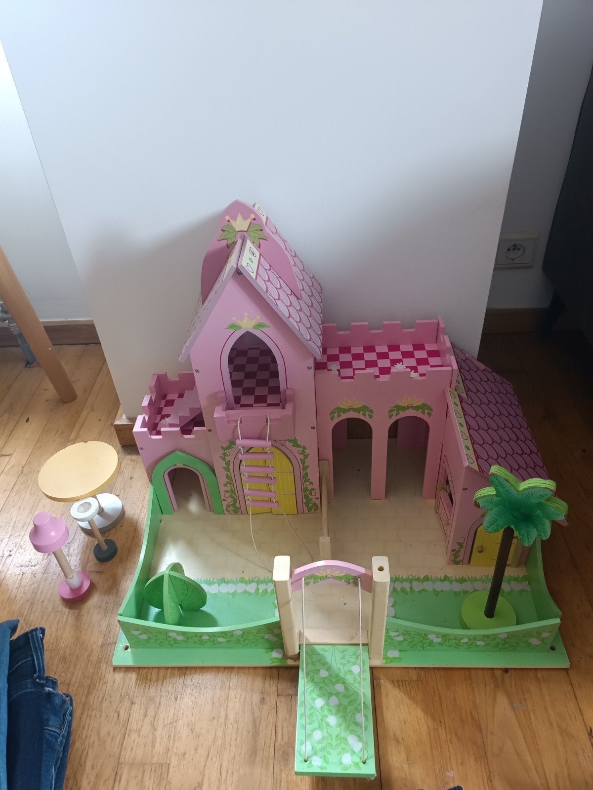 château enfant en bois, Enlèvement