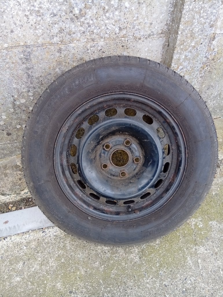 1 pneu de secours audi, vw , seat 195/65/R15, Enlèvement