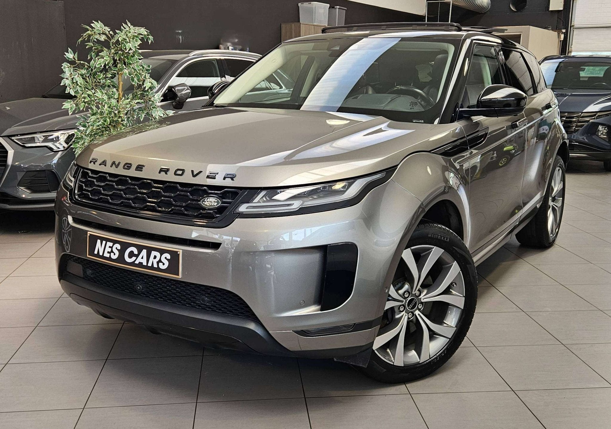 Land Rover Range Rover Evoque EVOQUE 2.0 TURBO MHEV 4WD P300, Auto's, Automaat, Gebruikt, Beige, 5 zetels