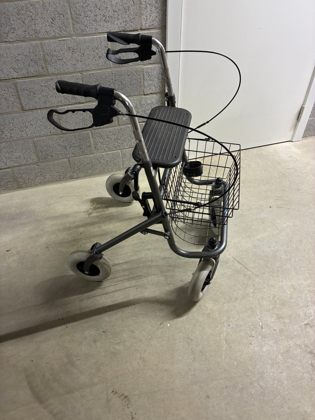 Rollator Vermeiren in uitstekende conditie, Diversen, Ophalen, Zo goed als nieuw