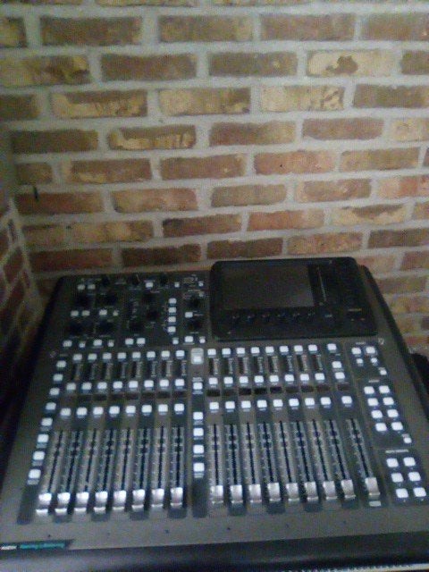 X32 compact + case, Enlèvement, Comme neuf, 20 canaux ou plus, Entrée micro