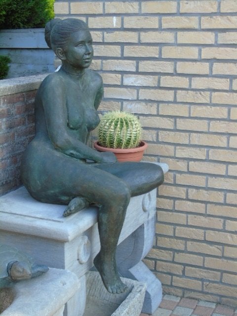 bronzen beeld van een zittende naakte vrouw., Ophalen, Nieuw