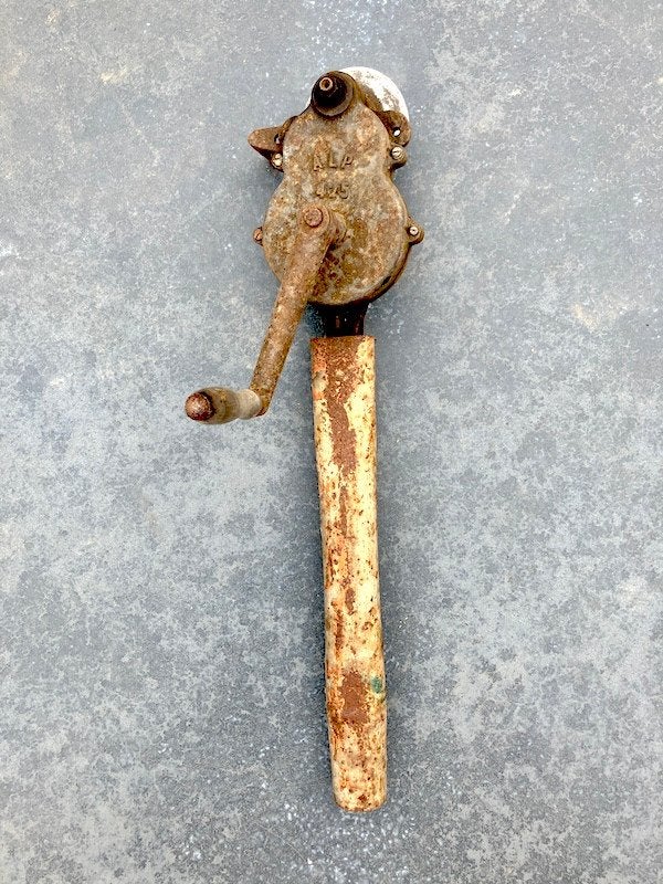Oude draagbare slijpschijf met slinger (H= 57 cm), Ophalen