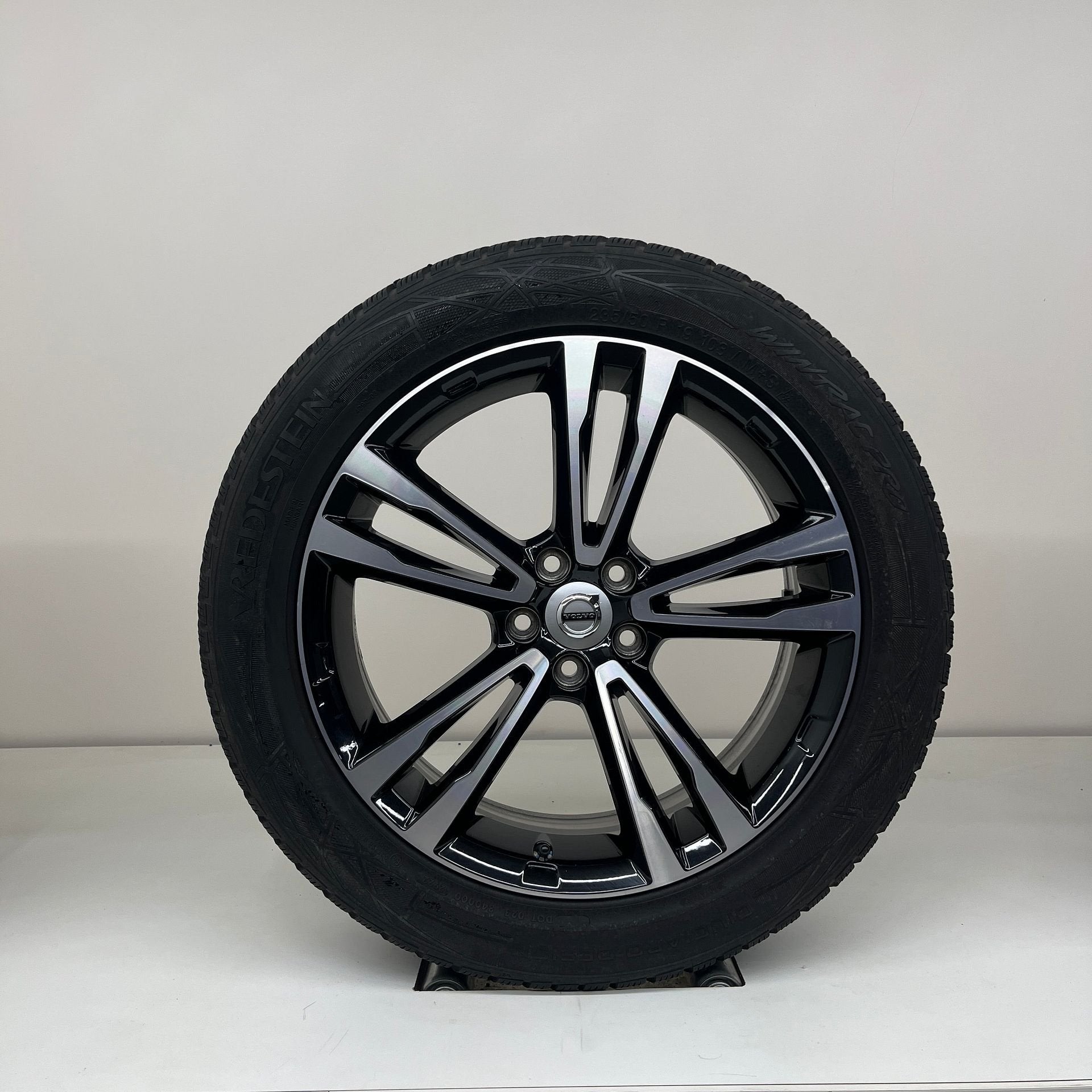 Volvo XC40 - 19 inch - winterbanden, Auto-onderdelen, 19 inch, Gebruikt, Banden en Velgen, 235 mm