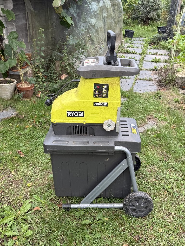 Ryobi elektrische hakselaar 3000W (RSH3045U), Ophalen, Gebruikt, Met opvangbak, Ryobi