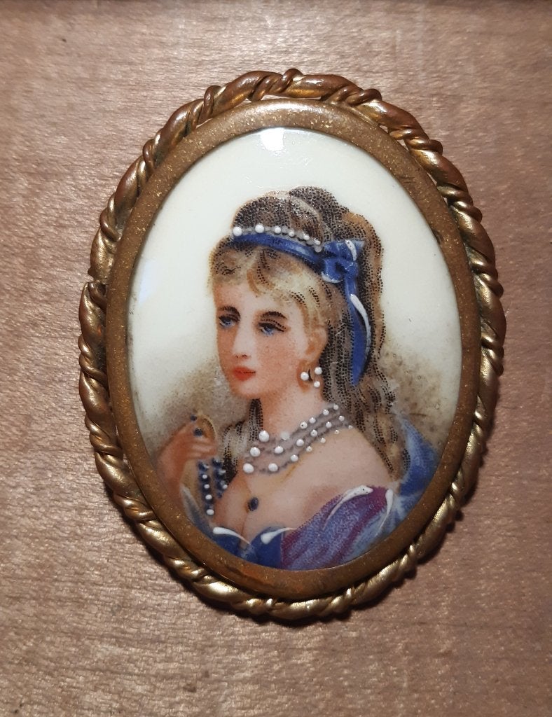 Broche van Limoges, Ophalen