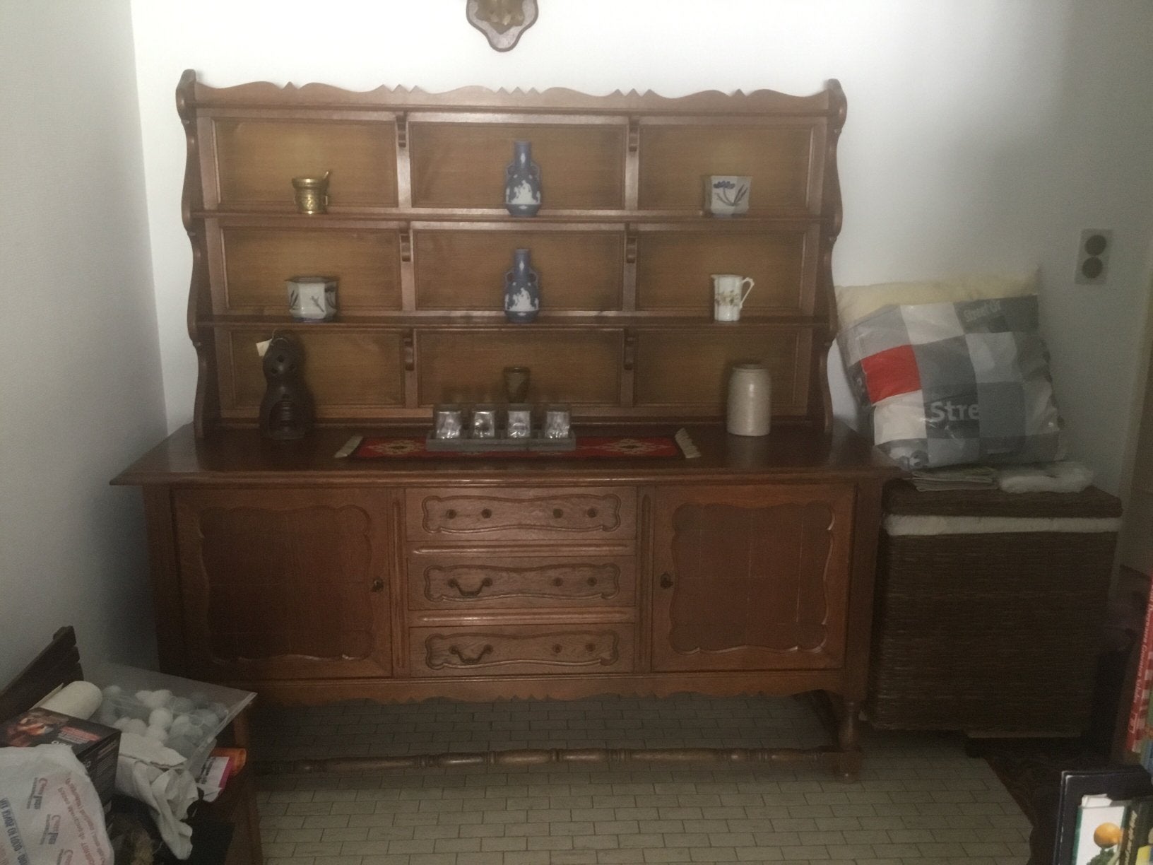 Oude kast met opstuk, Huis en Inrichting, Ophalen, Gebruikt
