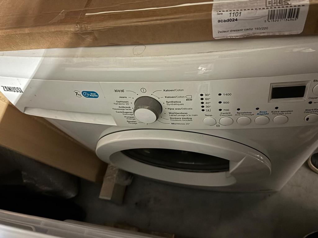 Machine à laver Zannussi, 1200 à 1600 tours, Programme lavage à la main, Chargeur frontal, Enlèvement
