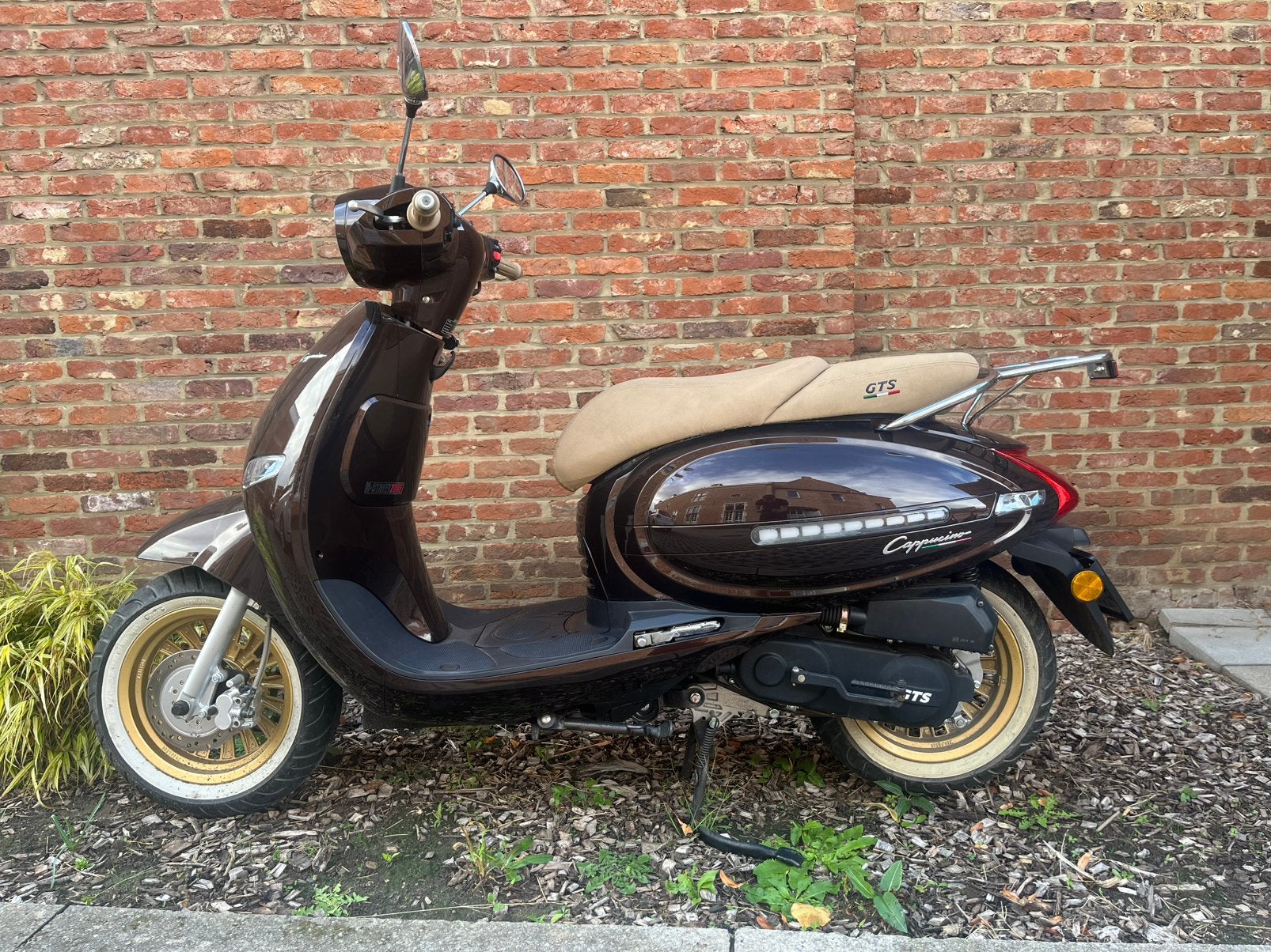GTS Cappucino Havana Brown, Vélos & Vélomoteurs, Scooters | Marques Autre, Comme neuf, Classe B (45 km/h), Enlèvement, Essence